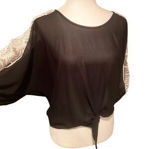 Umgee Lace Tie Front Batwing Top Size Small Black & White Peep Shoulder